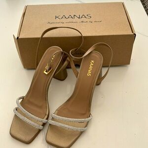 Kaanas Allnatt sandals.